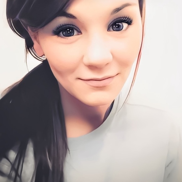 Meet your Posher, Danielle - Picture 6 of 7